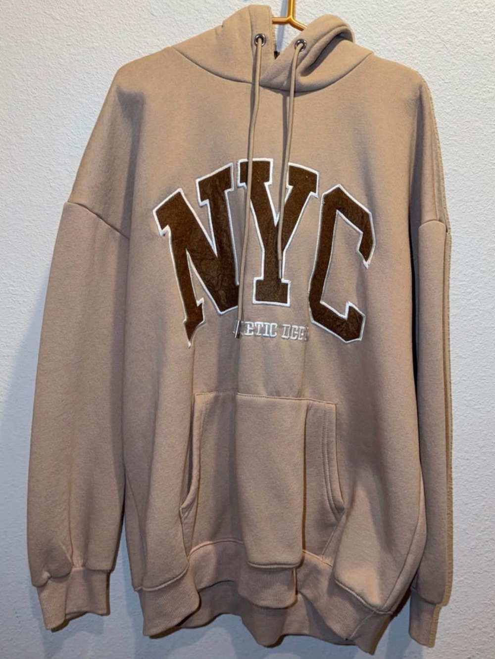 Beige NYC Appliqué Hoodie - Men's Comfortable Pullover